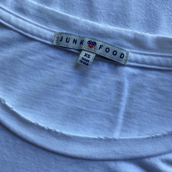 Junk Food Heartbreaker Split Hem Graphic Tee XS - Picture 2 of 3